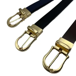 Ceinture en cuir fine et élégante avec boucle ardillon dorée, accessoire de mode pour femme.