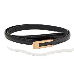 Ceinture fine en cuir noir pour femme avec boucle rectangulaire dorée élégante.
