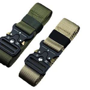 Ceinture tactique en toile pour homme, style militaire robuste avec boucle à dégagement rapide.