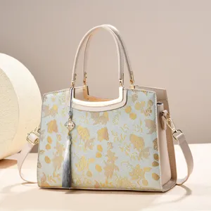 Elegant new Chinese style embroidered shoulder bag, large capacity tote for women commuting.