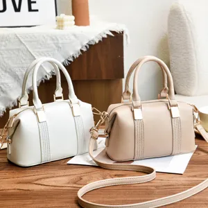 Élégant sac à bandoulière en cuir PU pour femme sac oreiller décontracté avec sangle.