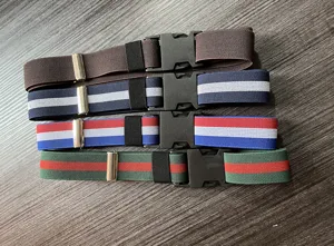 Vue détaillée de ceinture élastique paresseuse pour femme avec boucles en plastique.