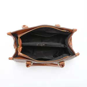 Women's large capacity tote bag interior detail, premium commuter shoulder handbag design.