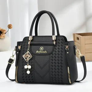 Stylish black women handbag casual shoulder bag vintage tote bag with diamond pattern.