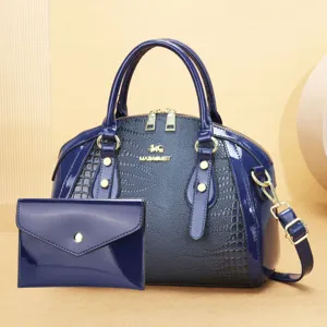 Sac à main élégant en cuir vernis avec petite pochette, grand sac bandoulière pour femmes.