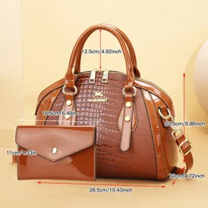 Élégant sac à main en cuir verni marron motif crocodile avec pochette assortie, spacieux chic.