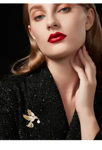 Exquisite gradient pearl bird brooch, luxury fashion accessory for women, elegant detail shot.