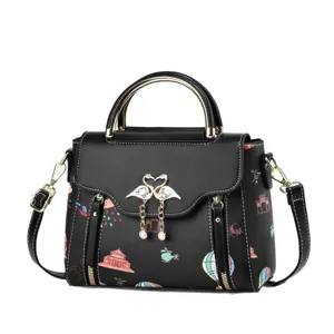 Trendy black shoulder handbag for women with stylish prints, chic metal handle and chic details.