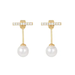 Elegantes pendientes colgantes de perlas y barra chapados en oro con circonitas brillantes.