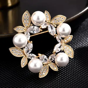 Elegant pearl rhinestone flower brooch pin for women fashion coat suit clothing accessory