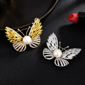 Exquisite crystal butterfly pearl brooch, elegant rhinestone lapel pin for women coat.