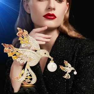 Exquisite gradient crystal pearl bird brooch luxury elegant peace dove corsage for women