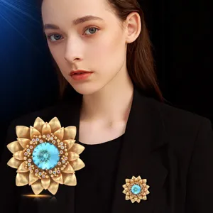 Elegante kristallen bloem broche voor vrouwen mode stijlvolle gouden reversspeld accessoire