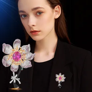 Elegante Farbverlauf Kristall Blume Brosche exquisite Zirkonia Damen Schmuck Accessoire