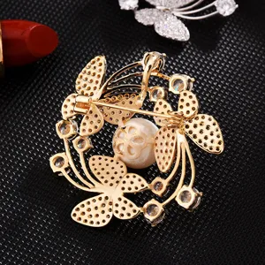 Exquisite copper micro-set Zircon butterfly brooch, elegant round pearl pin for women apparel.