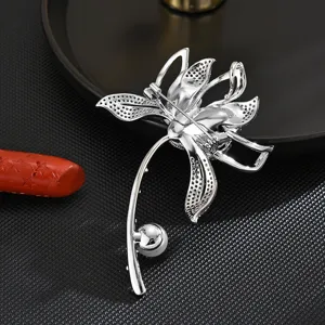 Elegant silver flower brooch with sparkling rhinestones, exquisite fashion jewelry accessory for women.