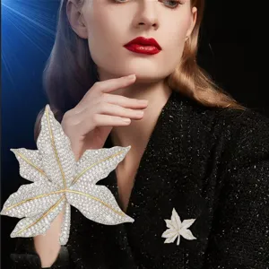 Exquisite Ahornblatt Kristall Brosche Nadel, elegante Luxus Anzug Accessoires Damen.