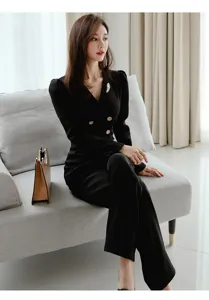Elegant gold feather brooch for women suits, fashion Korean style metal lapel pin accessory.