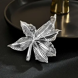 Silberfarbene Ahornblatt Brosche Nadel mit Zirkonia Steinen modischer Damenschmuck