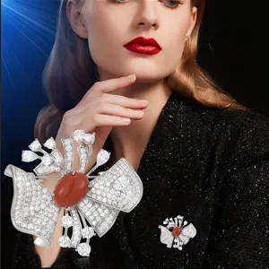Élégante broche nœud en oxyde de zirconium et pierre rouge pour manteau d'hiver
