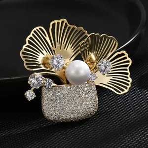 Ginkgo Leaf Flower Basket Brooch Copper Plated Rhinestone Artificial Pearl Brooches Pin Fashion Jewelry For Women