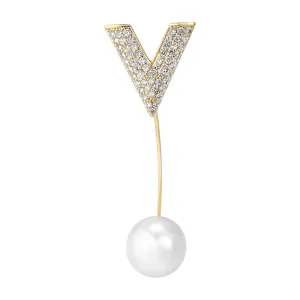 Elegante V-vormige broche met parel, minimalistisch hoogwaardig kledingaccessoire.