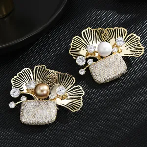 Elegant ginkgo leaf flower basket brooch with micro-set zirconia and pearls gold-plated.
