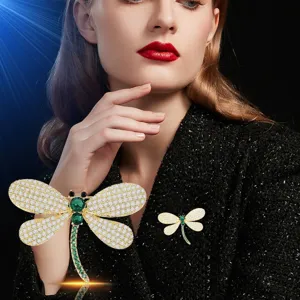 Elegant rhinestone dragonfly brooch pin, luxury crystal animal corsage for women fashion outfits.