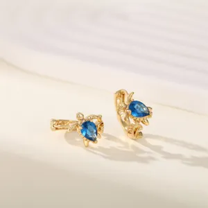 Graziosi orecchini a cerchio tartaruga in cristallo blu con zirconi per donna chic