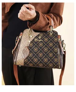 Sac à main élégant pour femme avec imprimé lettres et pendentif feuille, polyvalent.