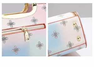 Sac à main pour femme imprimé en dégradé avec poche antivol arrière et rivets métalliques.