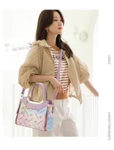 Élégant sac à main pour femme à dégradé de couleur, sac porté épaule de grande taille.
