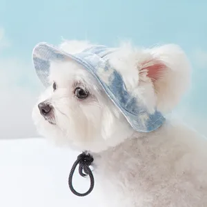 Joli chapeau de soleil en denim pour animaux, casquette bob respirante d'été avec sangle réglable.