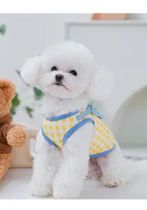 Simpatico gilet estivo per cani con borsetta, vestiti a quadretti per gatti e cuccioli.