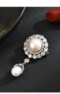 Luxury vintage court style freshwater pearl brooch with sparkling zircon for elegant women.