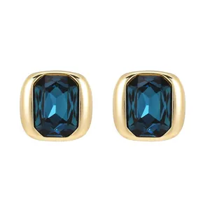 Pendientes de tuerca clásicos de cristal azul oscuro cuadrado con engaste dorado liso vista