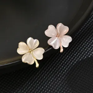 Women Fashion Copper Clover Brooch Pin Cute Cat Eye Stone Anti-Glare Safety Pin Electroplated Elegant Jewelry