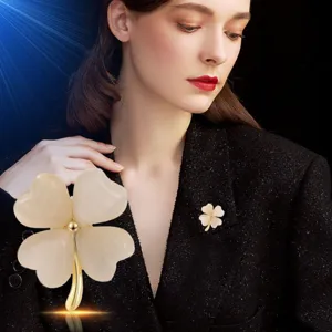 Elegant four-leaf clover brooch pin for women spring summer fashion accessories cute