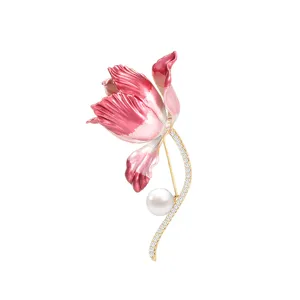 Elegante broche de flor de iris degradado rosa con perla y tallo de diamantes de imitación