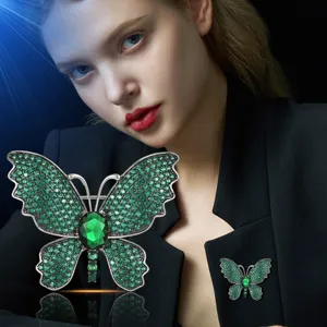 Élégante broche papillon en zircone verte pour femme, bijou épingle brillant en strass cristaux.
