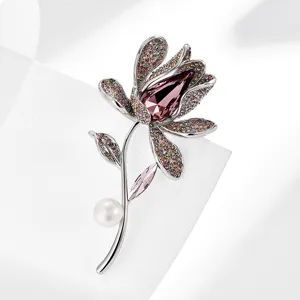 Elegant luxury crystal freshwater pearl flower brooch, high-end versatile botanical accessories.