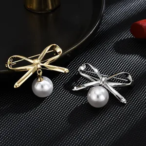 Exquisite pearl bow brooch for women, elegant fashion clothing accessories and pins.