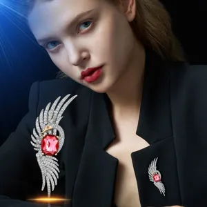 Elegante spilla con strass ad ala di fenice per donna costume di lusso accessorio moda