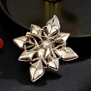 Atemberaubende Vintage Kristall Blumen Brosche, elegante Hofstil Damenschmuck Accessoire.