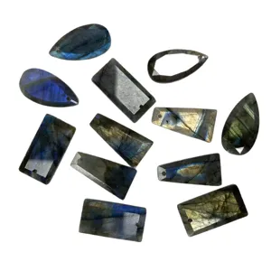 Pendentifs en labradorite naturelle avec reflets bleus, formes assorties pour bijoux DIY.