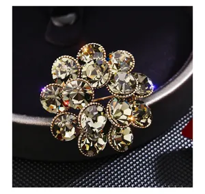 Élégante broche fleur en cristal bijou strass brillant pour femme accessoire de costume chic