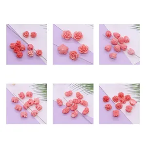 Detail van roze hars kraaltjes met rozen, tulpen en olifanten voor handgemaakte sieraden.