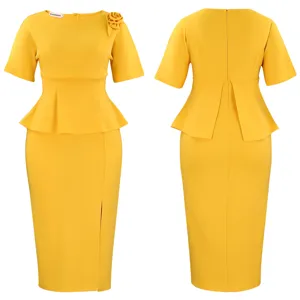 Elegante abito peplo giallo a maniche corte con fiore sulla spalla e spacco frontale