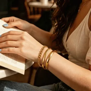 Elegant Stainless Steel Hollow Heart Bangle For Women PVD Gold Plated Water Resistant Plain Circle Bracelet Jewelry Gift