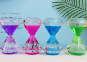 Vue détaillée des sabliers liquides en diamant coloré, belle décoration de bureau.